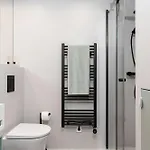 3 Bdr In Prenzlauer Berg With Cinema ברלין