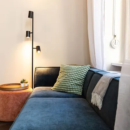 3 Bdr In Prenzlauer Berg With Cinema Berlino