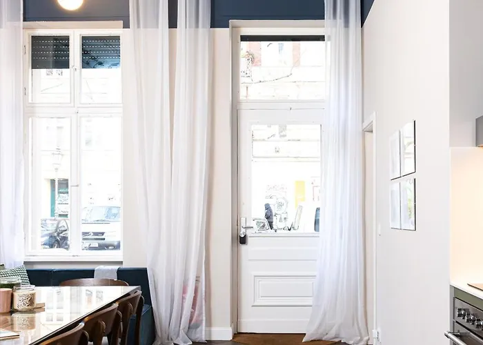 3 Bdr In Prenzlauer Berg With Cinema شقة